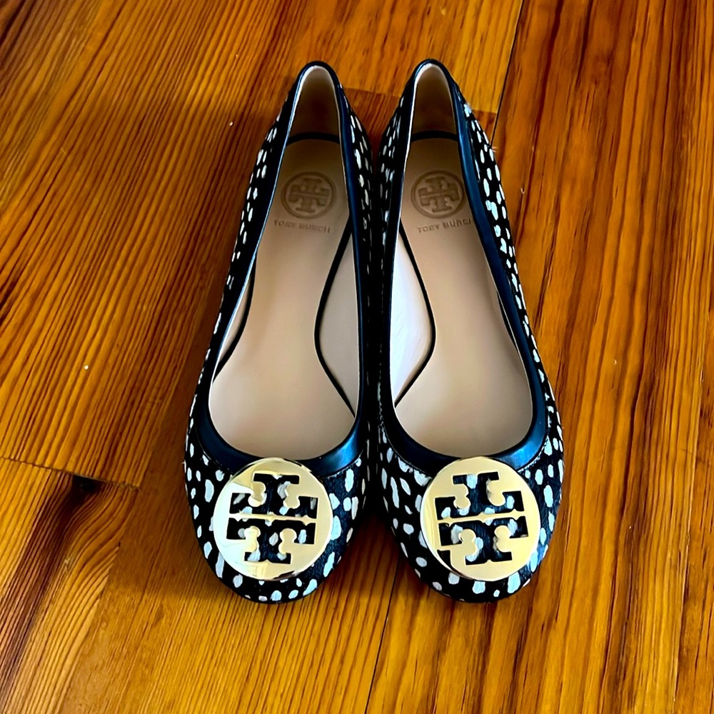 NWOB TORY BURCH DOTTED PONY HAIR REVA FLATS SIZE 9